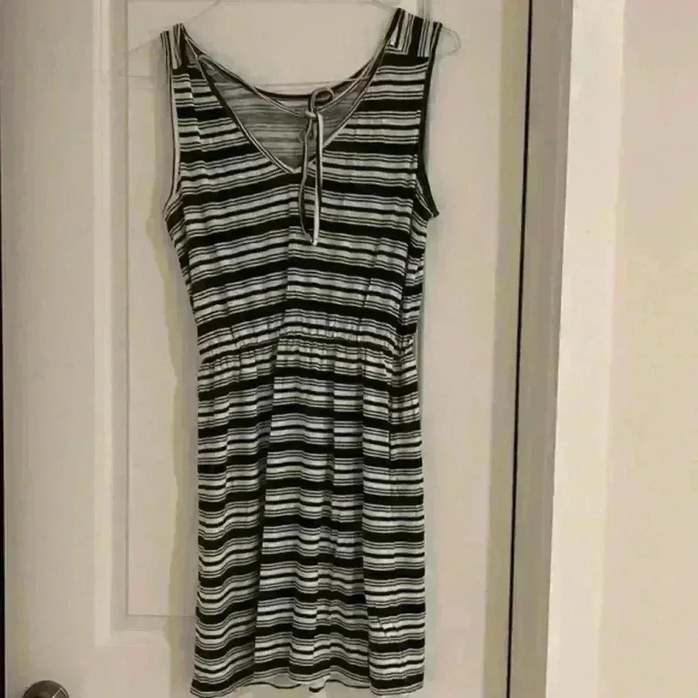 Loft Shoulder Stripe‎ Dress - Picture 3 of 5